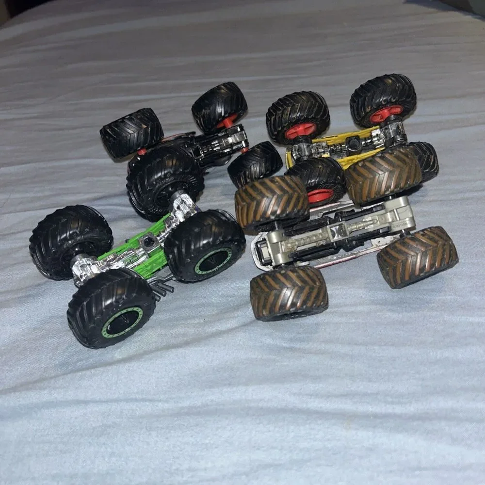 Hot Wheels Monster Jam Trucks Lot Of Four Zombie, Rotweiler, Rat 4 Wheel Hive J6
